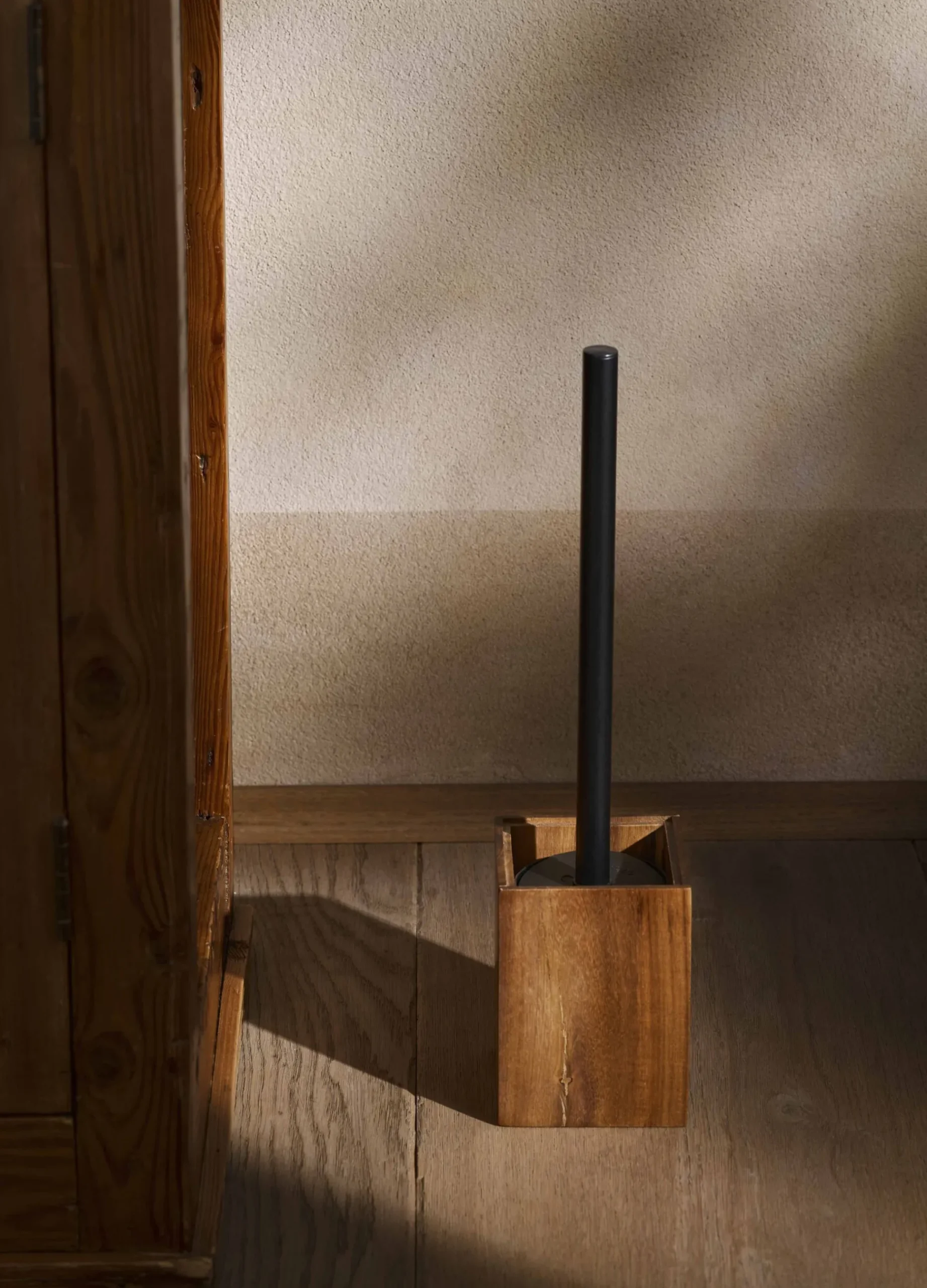Contenitore scopino in legno di acacia*Croff