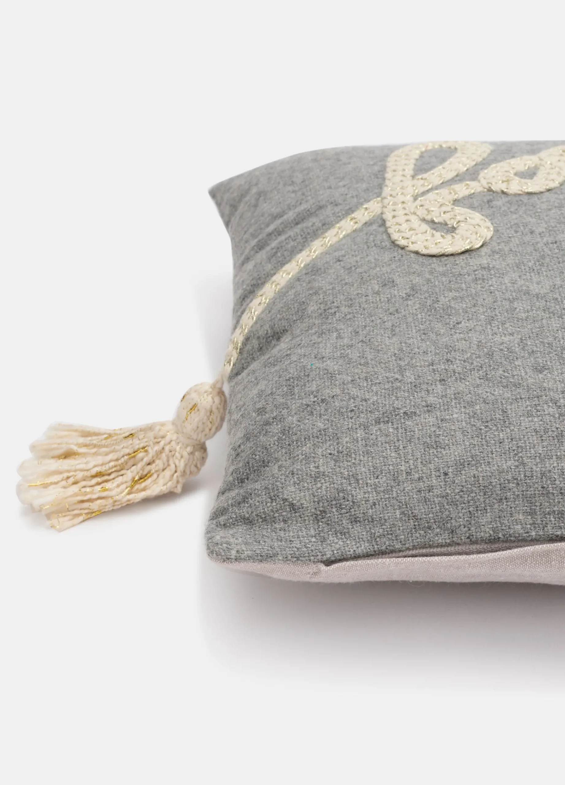 Cuscino rettangolare con nappe*Croff Hot
